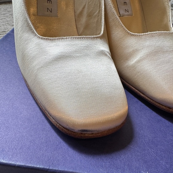 Pura Lopez Vintage Cream Silk Pumps - Picture 7 of 8
